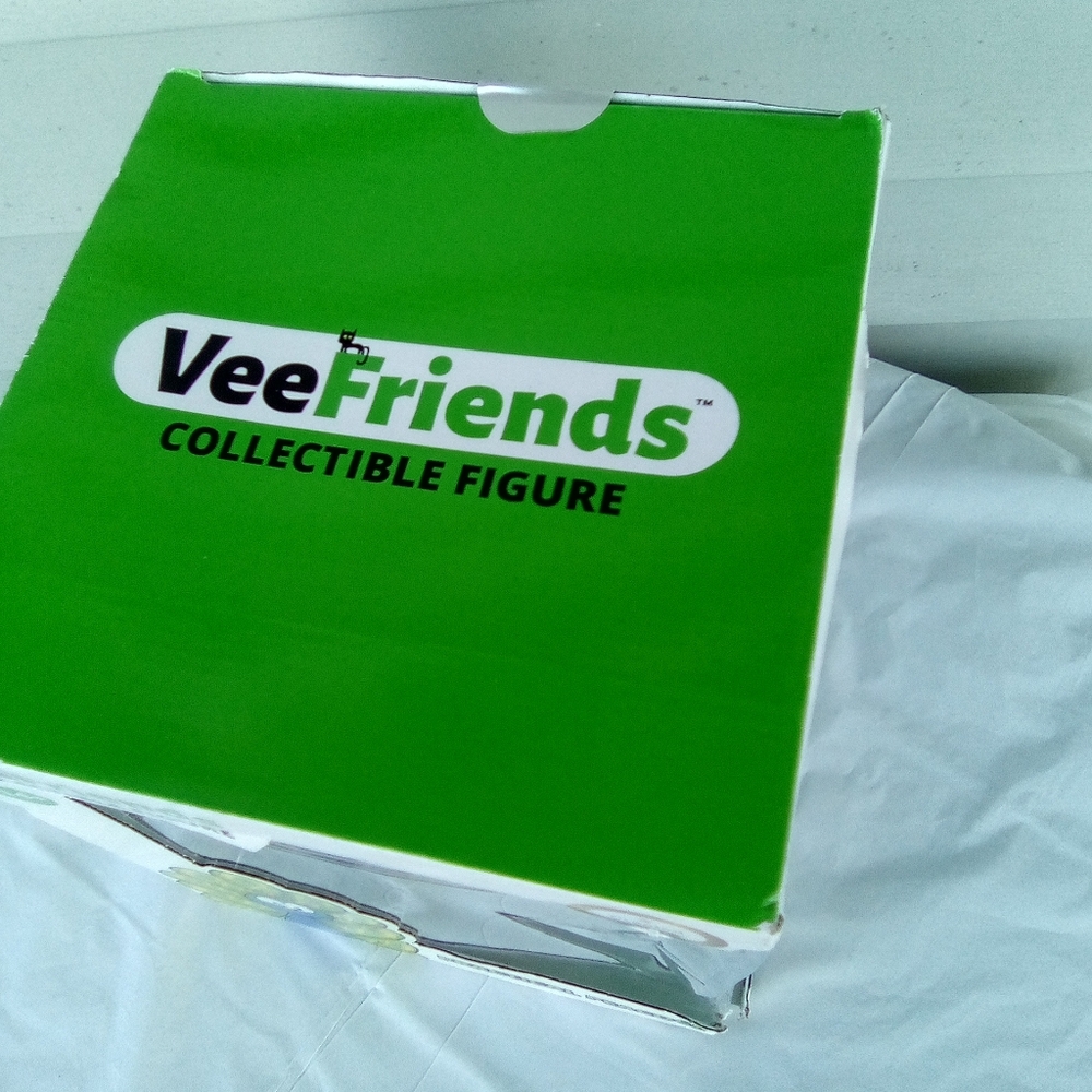 FRIENDS Practical Peacock Collectible Figure - Blue and Green - Picture 4 of 5